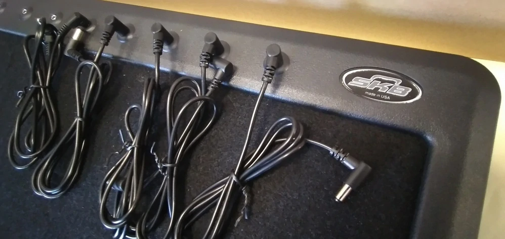 SKB 8 Port Powered Pedalboard