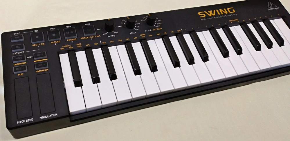 Behringer SWING