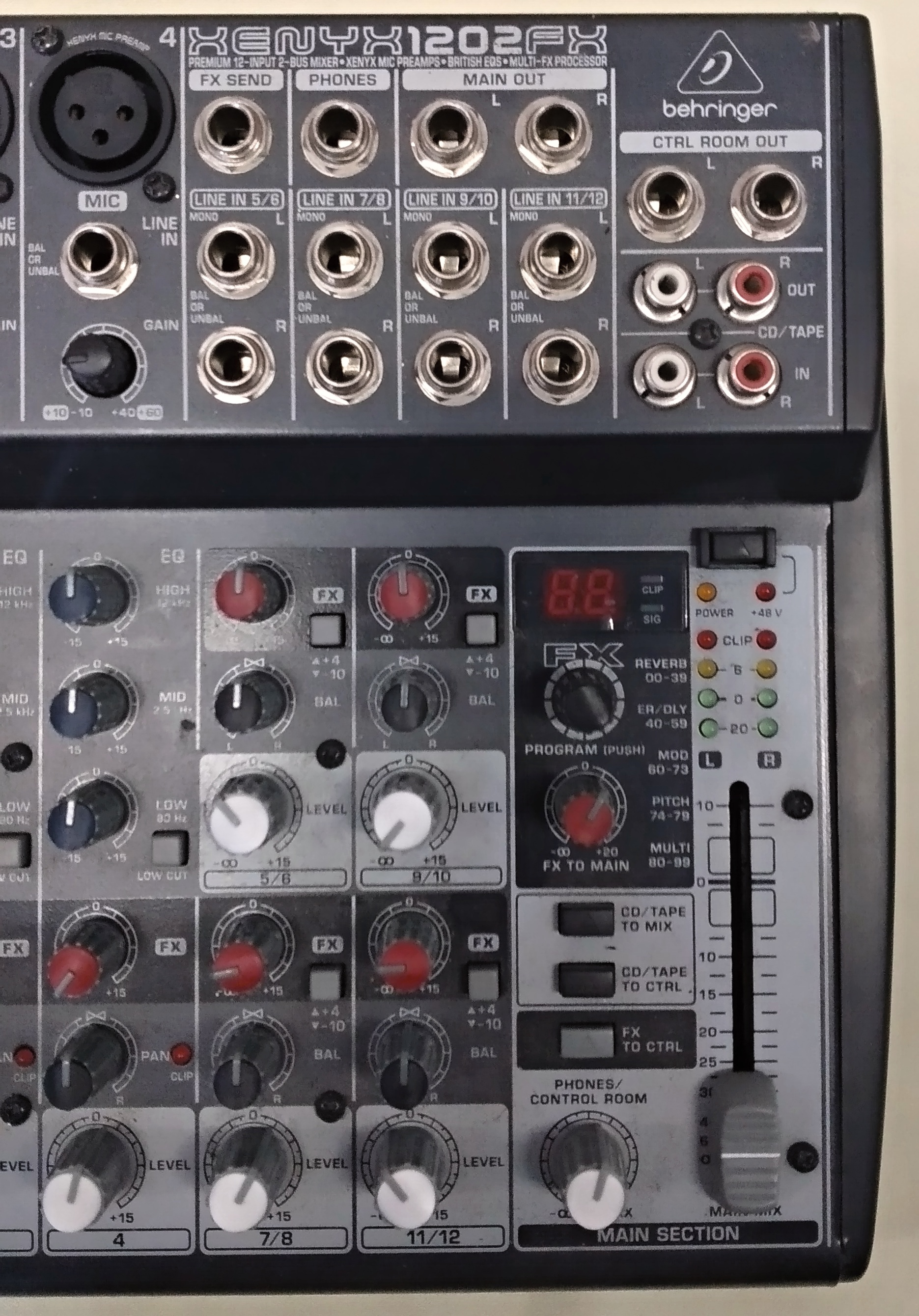Behringer XENYX 1202 FX