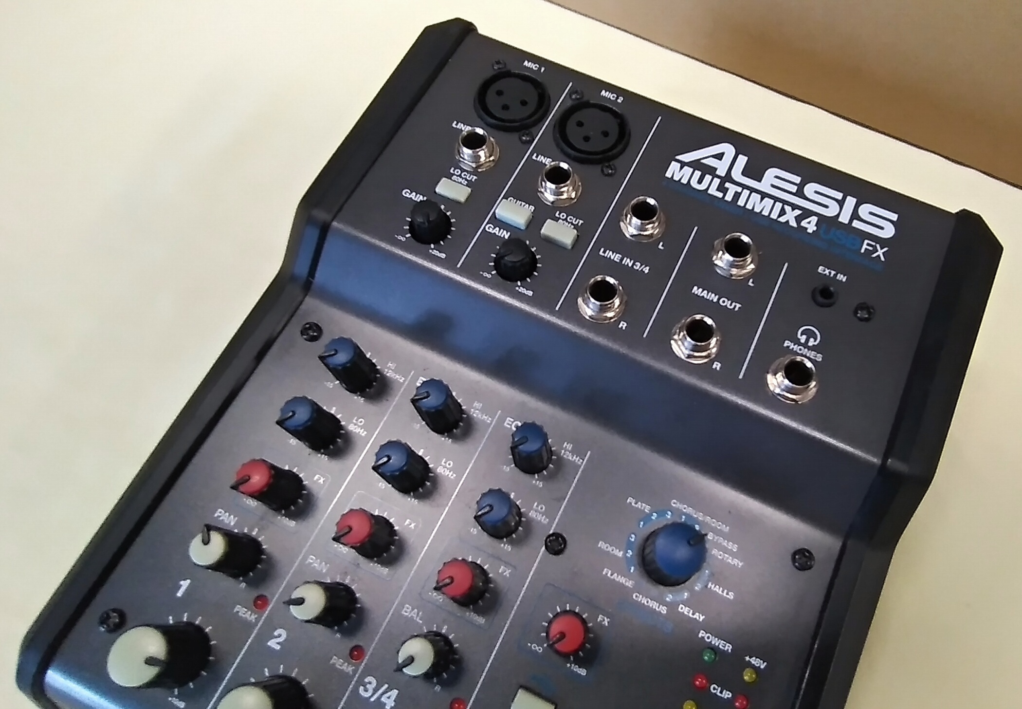 Alesis MultiMix 4 USB FX