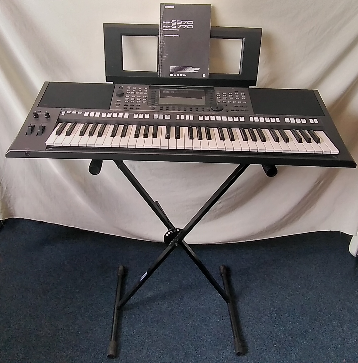 Yamaha PSR-S770  + stojan