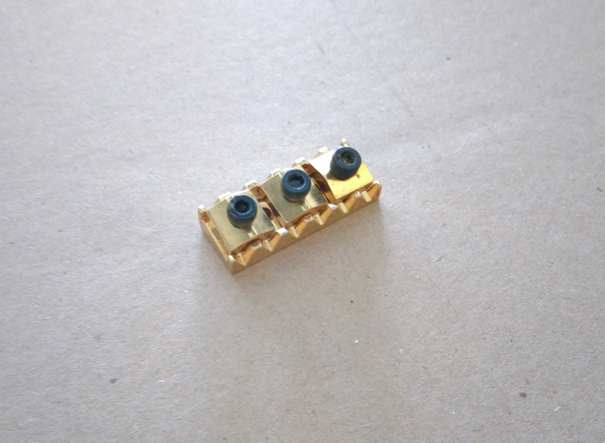 Zámek strun FR Tremolo