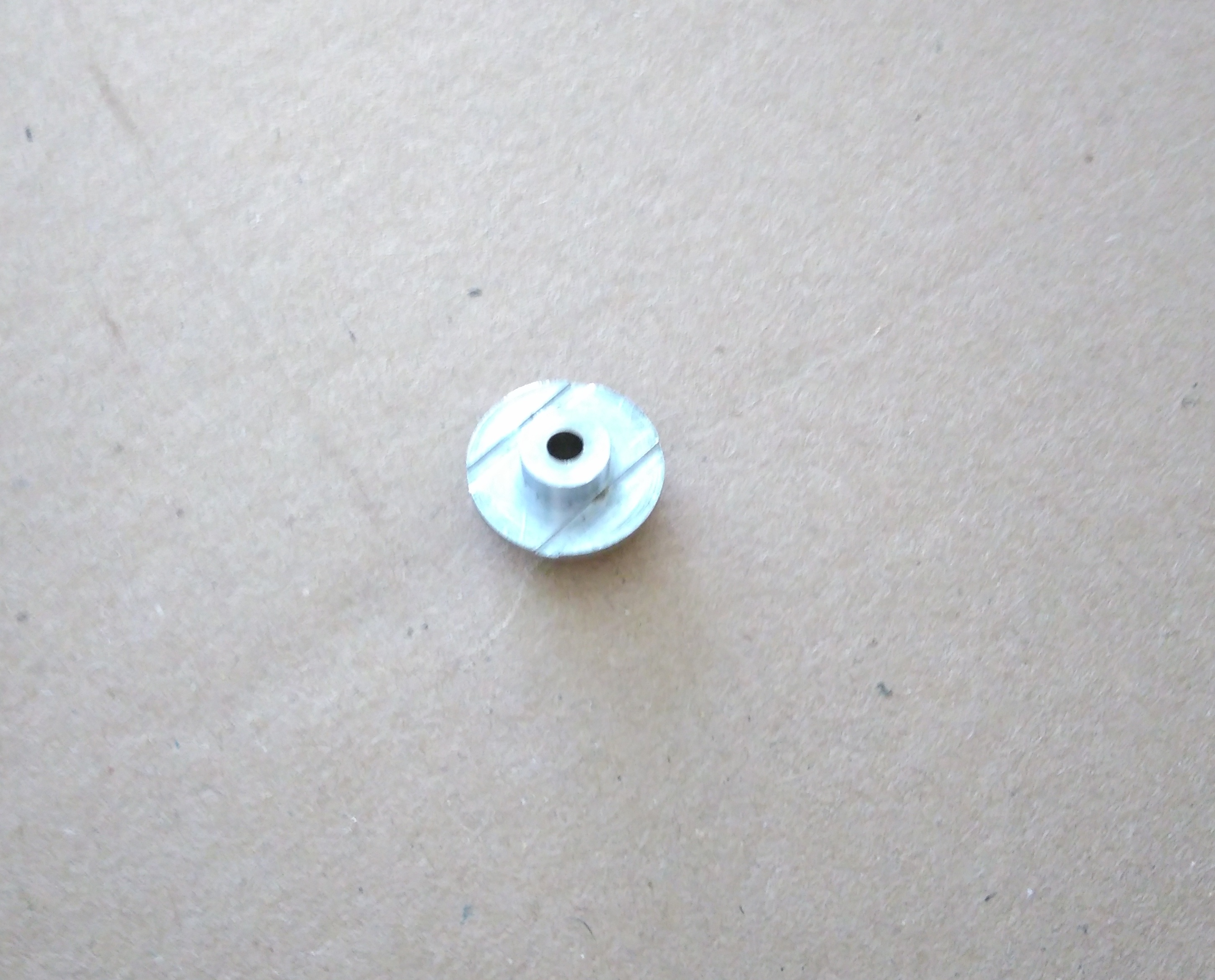 Kovový Přítlak Strun BAS