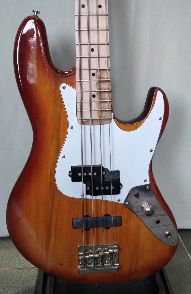 Basskytara  (Fender precission typ)