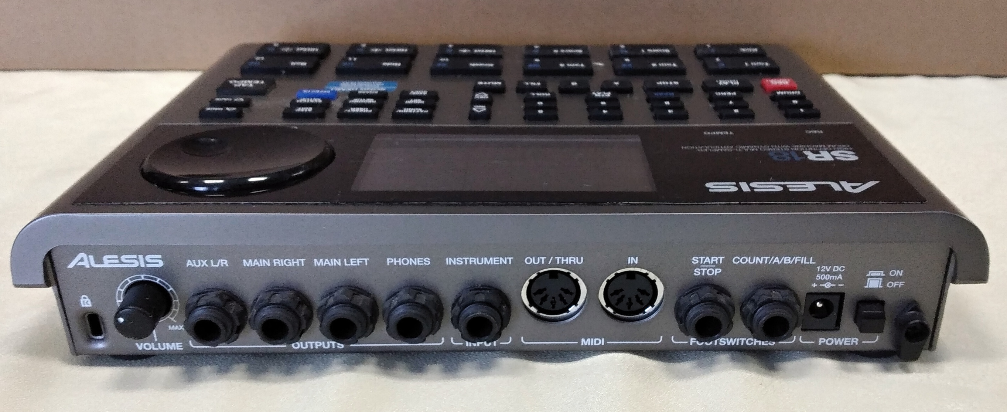 Alesis SR18