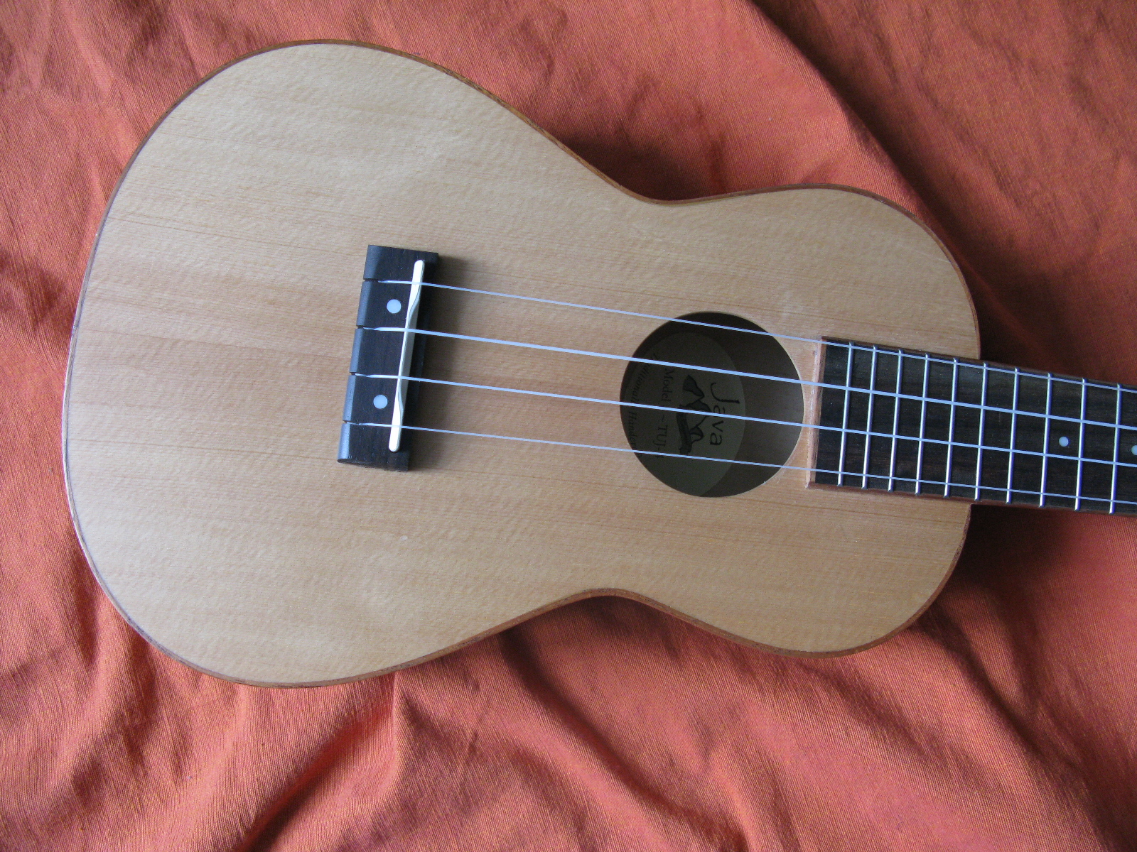 Java by Tanglewood TUJ4  