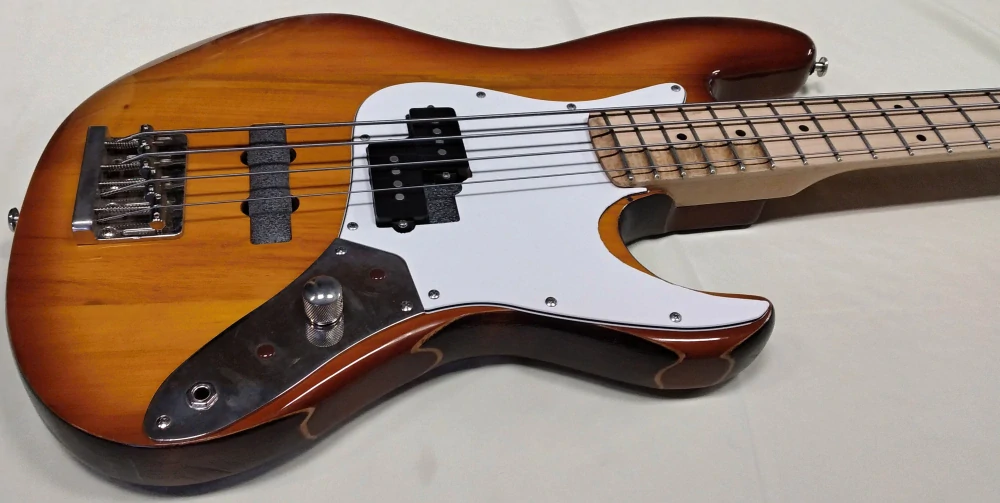 Basskytara  (Fender precission typ)