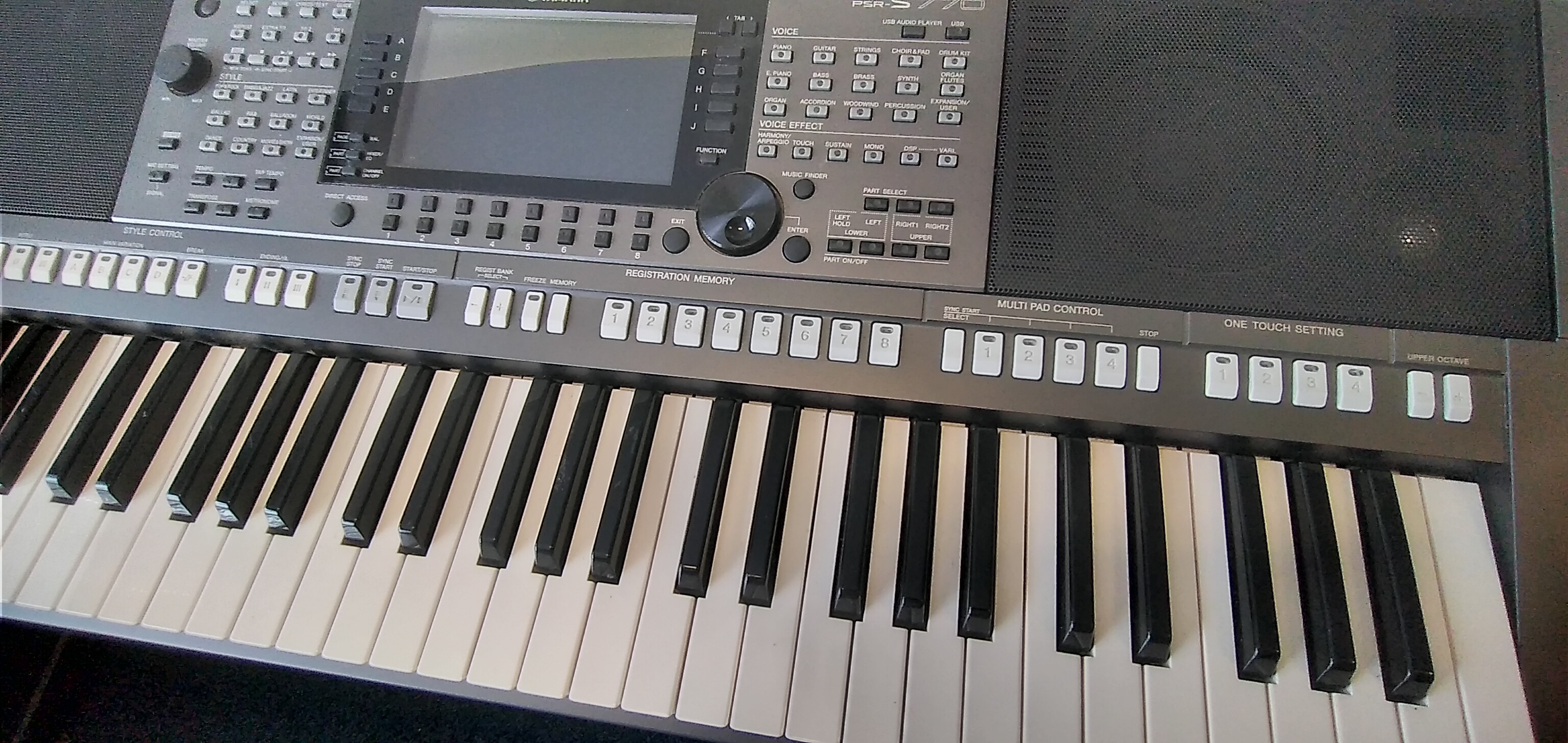 Yamaha PSR-S770  + stojan