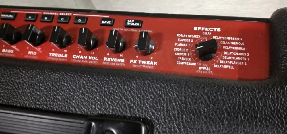 Line 6 Flextone II 1x12 + kabinet Flextone 5 + 4 kanálový footswitch