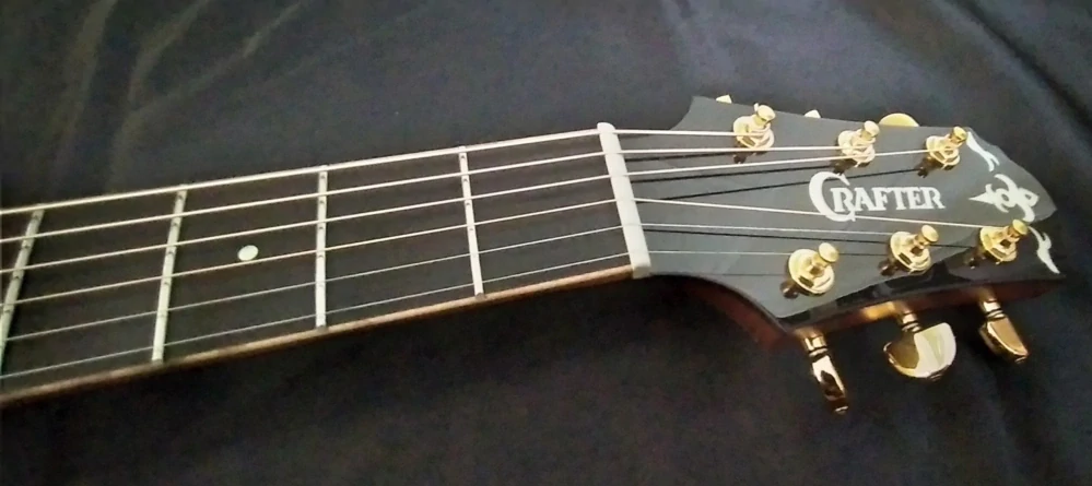 Crafter DLXE 3000 CD/RS + kufr    