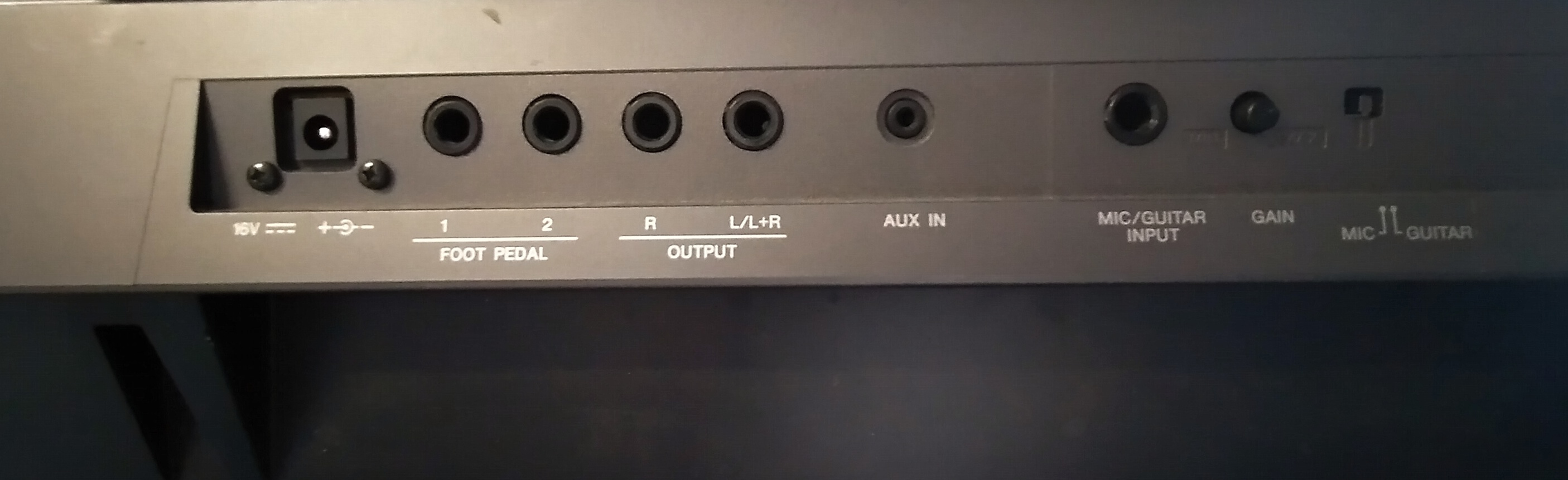 Yamaha PSR-S770  + stojan