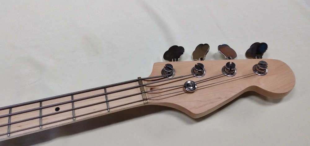 Basskytara  (Fender precission typ)