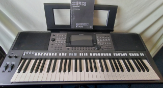 Yamaha PSR-S770 + stojan